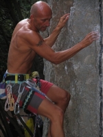 Foto di arrampicata in falesia 